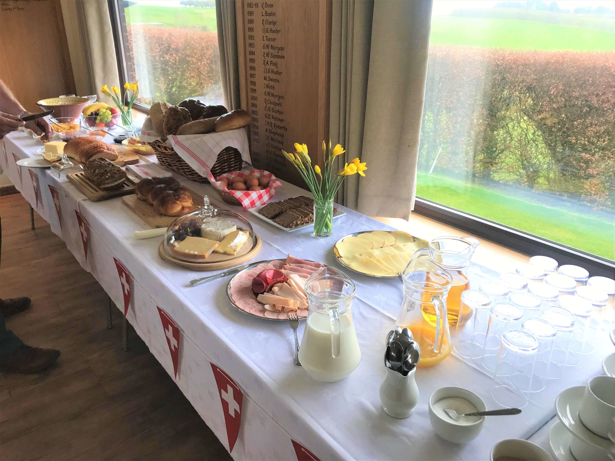 Sam_Rowles_Swiss_Brunch_1.jpg
