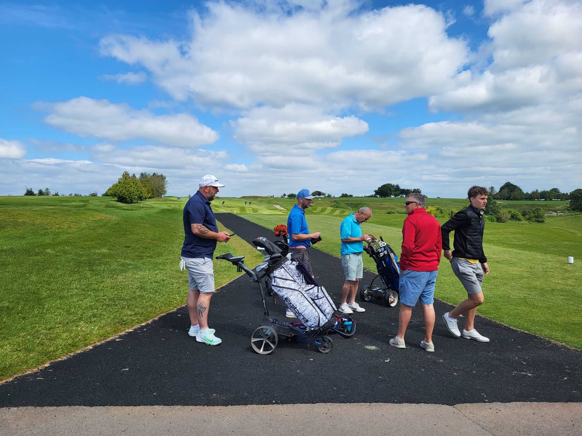 5_Capt_Day_players_1st_tee.jpg